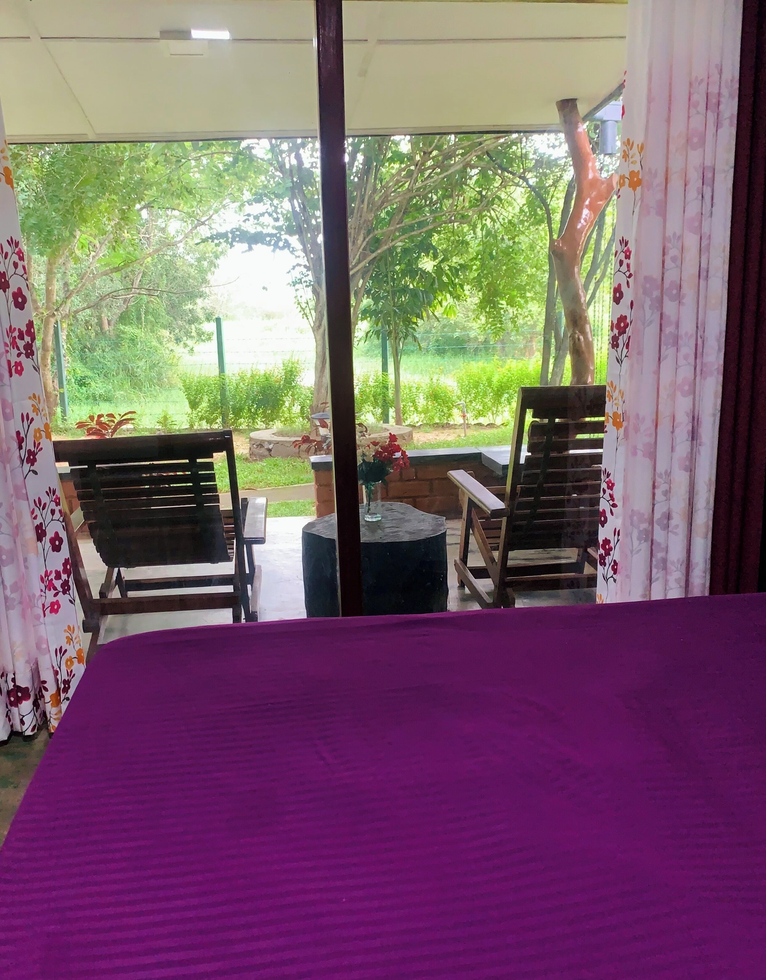 クラシック ダブルルーム ダブルベッド 1 台 レイクビュー | ベッドシーツ