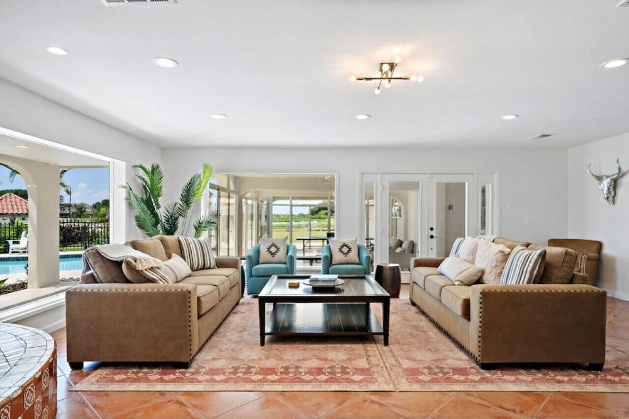 Huge, spacious villa with private pool and game room on 5+ acres