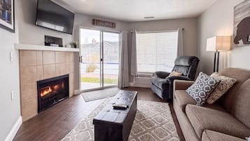 TV, fireplace