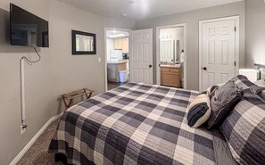 1 slaapkamer, een strijkplank/strijkijzer, wifi, beddengoed