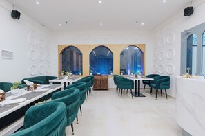 Restaurant - Treebo Premium Aasma Courtyard (Kujang)