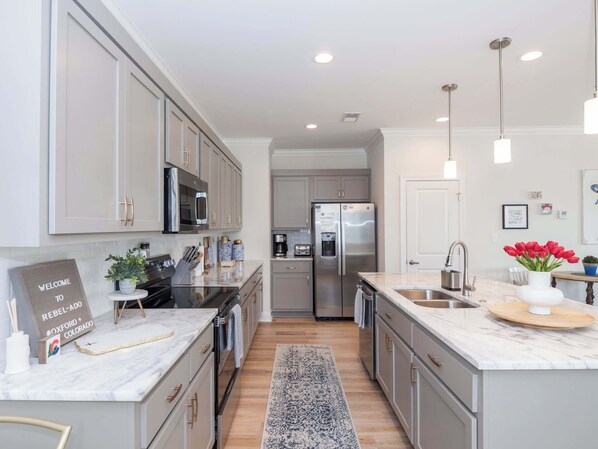 Cookware/dishes/utensils