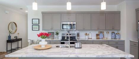 Cookware/dishes/utensils