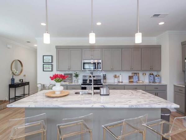 Cookware/dishes/utensils