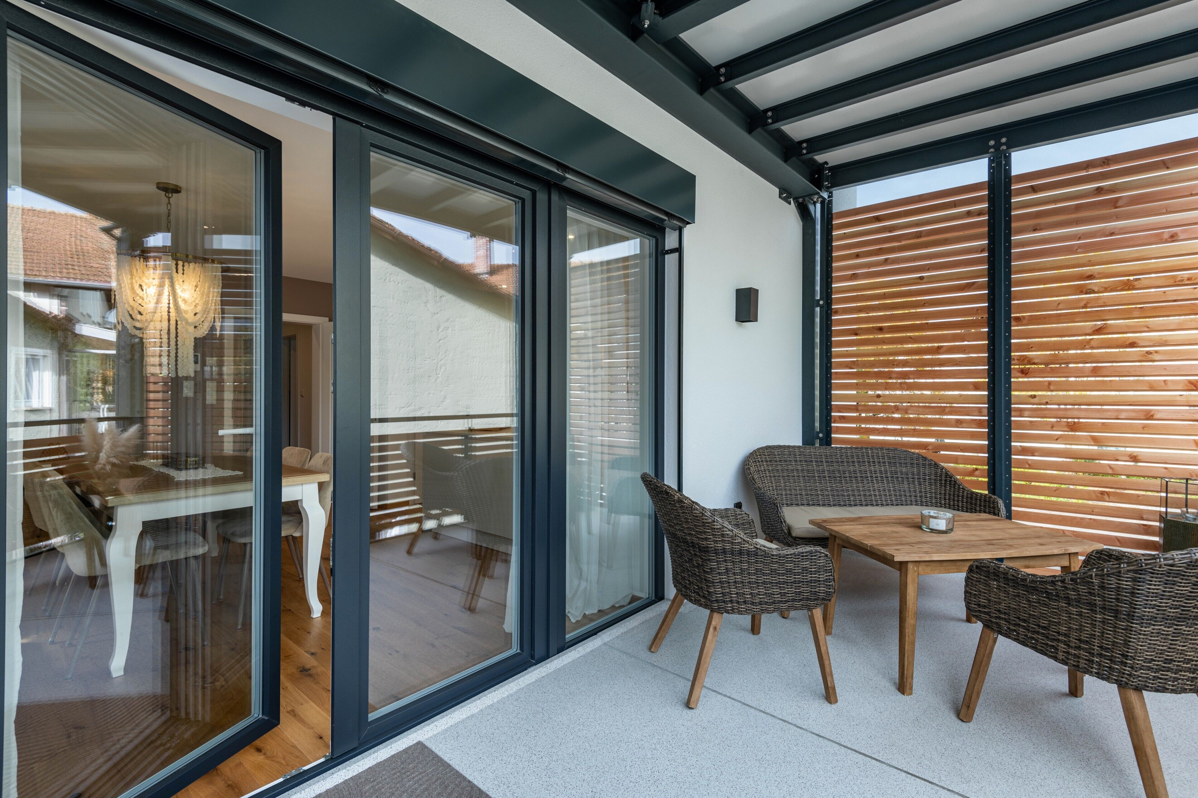 屋外ダイニングエリア