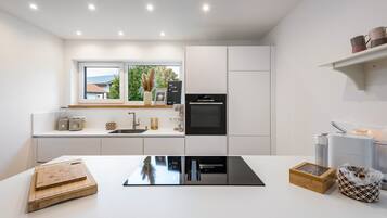 Kühlschrank, Ofen, Herdplatte, Geschirrspüler