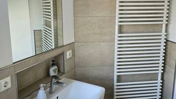 Bruser, hårtørrer, håndklæder