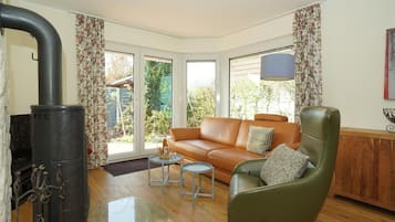 TV, fireplace, DVD player, stereo