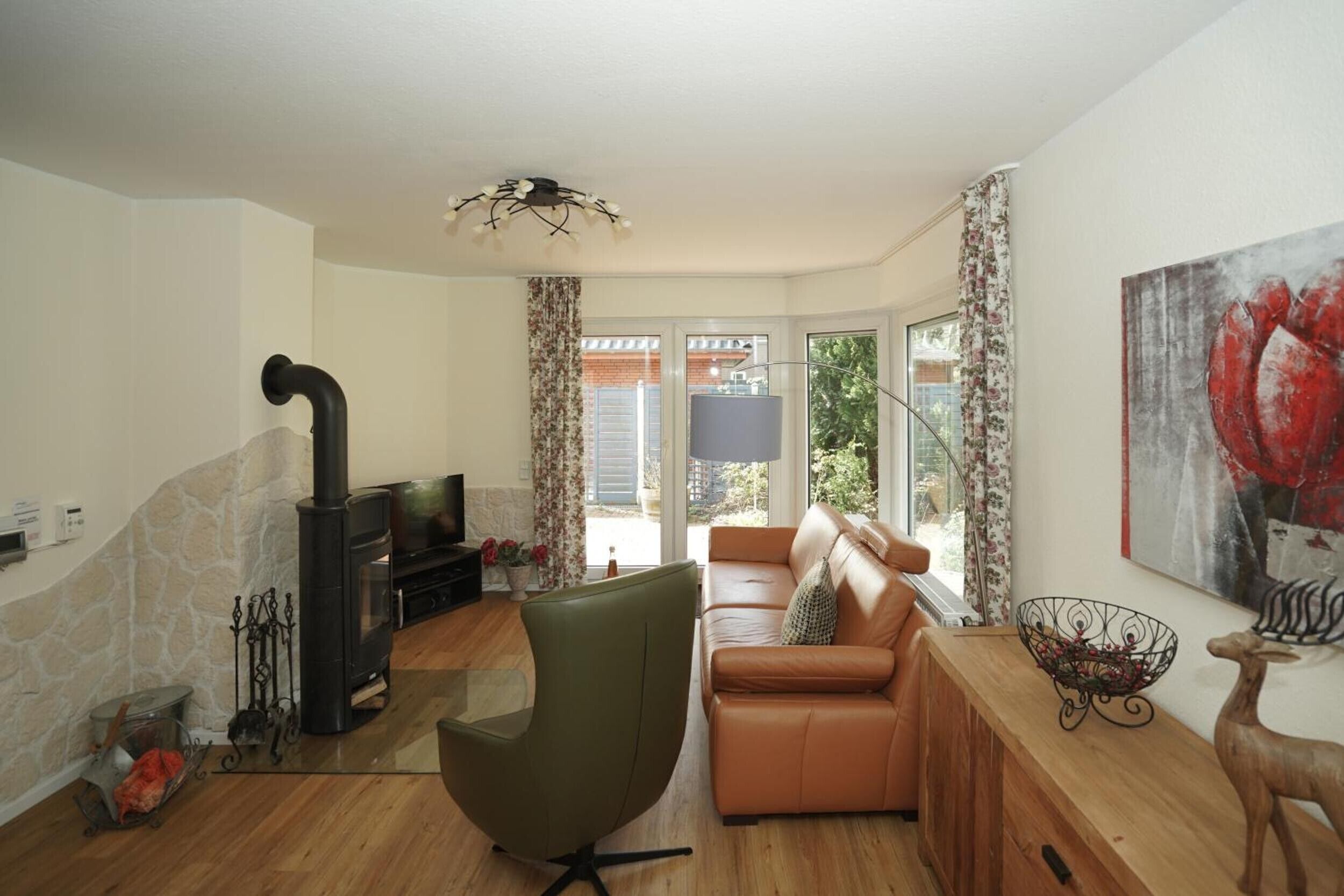 Fernseher, Kamin, DVD-Player, Stereoanlage