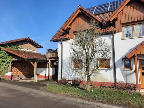 Ferienwohnung 'Dörflich' mit Gemeinschaftsgarten und Wi-Fi