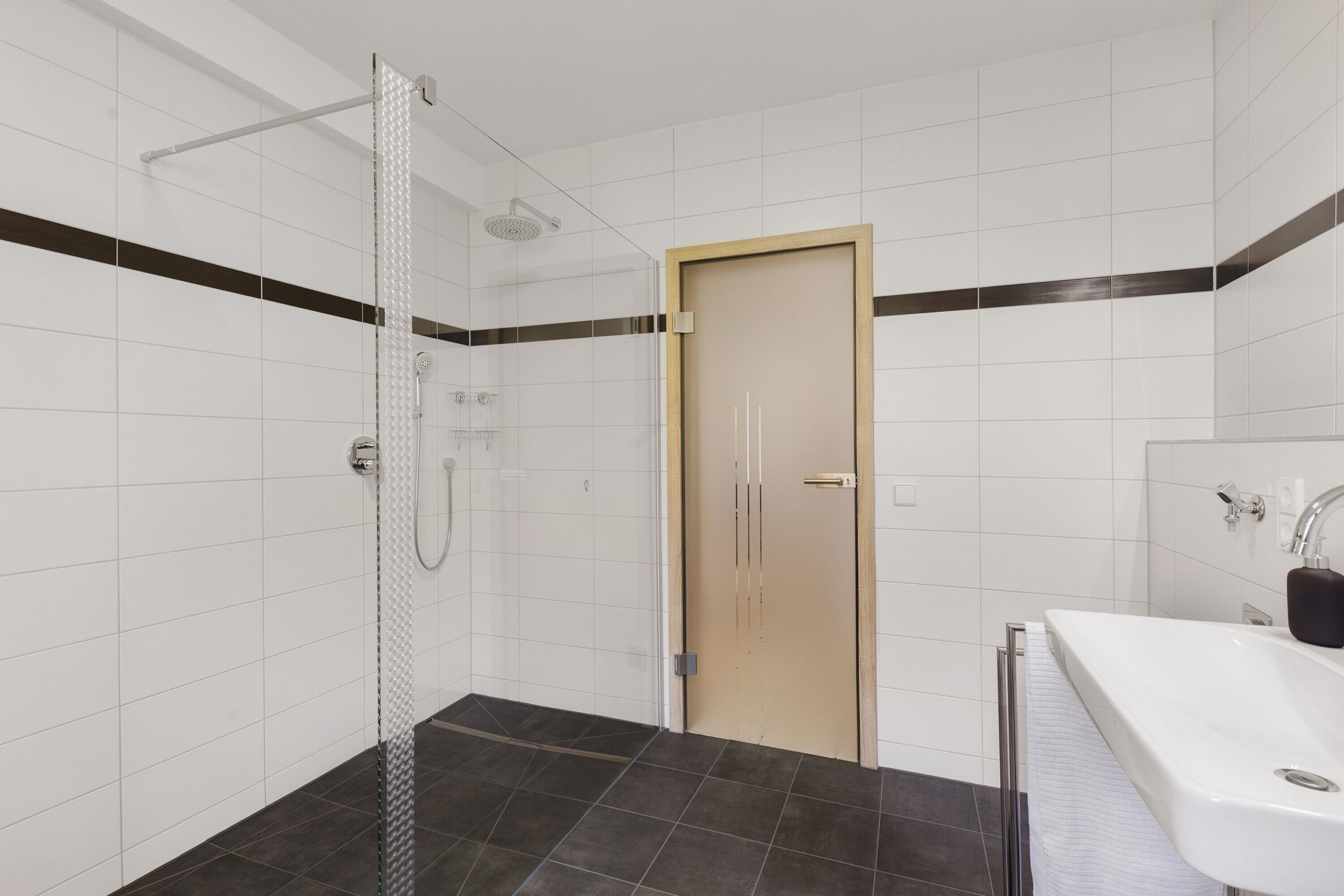 Dusche, Haartrockner, Handtücher