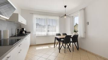 Kühlschrank, Ofen, Herdplatte, Geschirrspüler