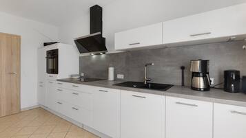 Kühlschrank, Ofen, Herdplatte, Geschirrspüler