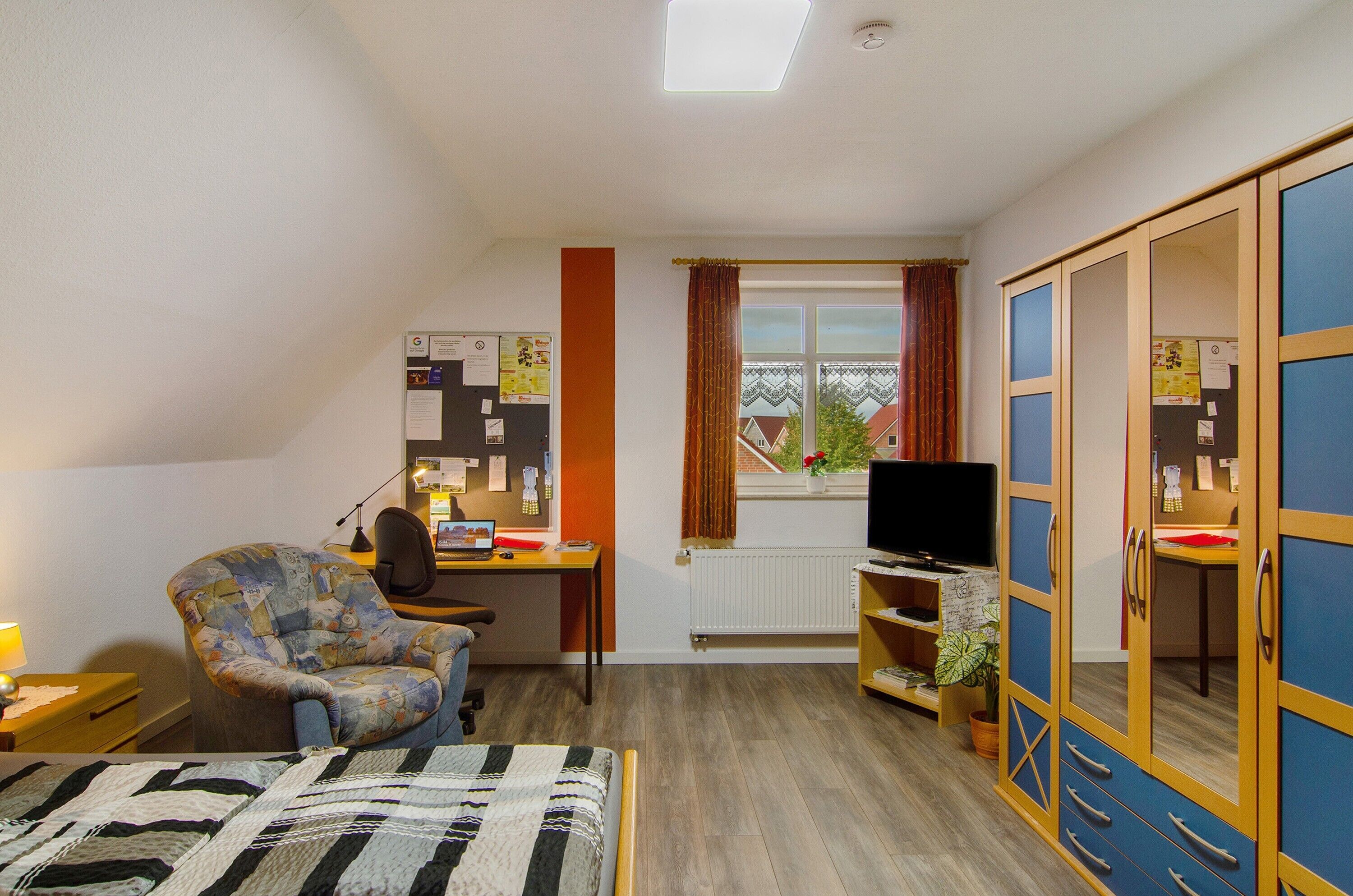 2 室のベッドルーム、アイロン / アイロン台、WiFi (無料)、ベッドシーツ