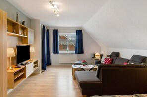 Fernseher, DVD-Player, Stereoanlage