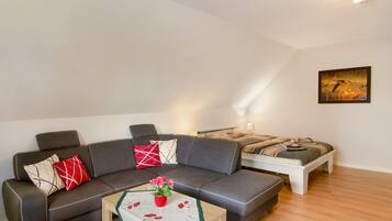 Fernseher, DVD-Player, Stereoanlage