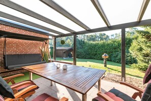 屋外ダイニングエリア