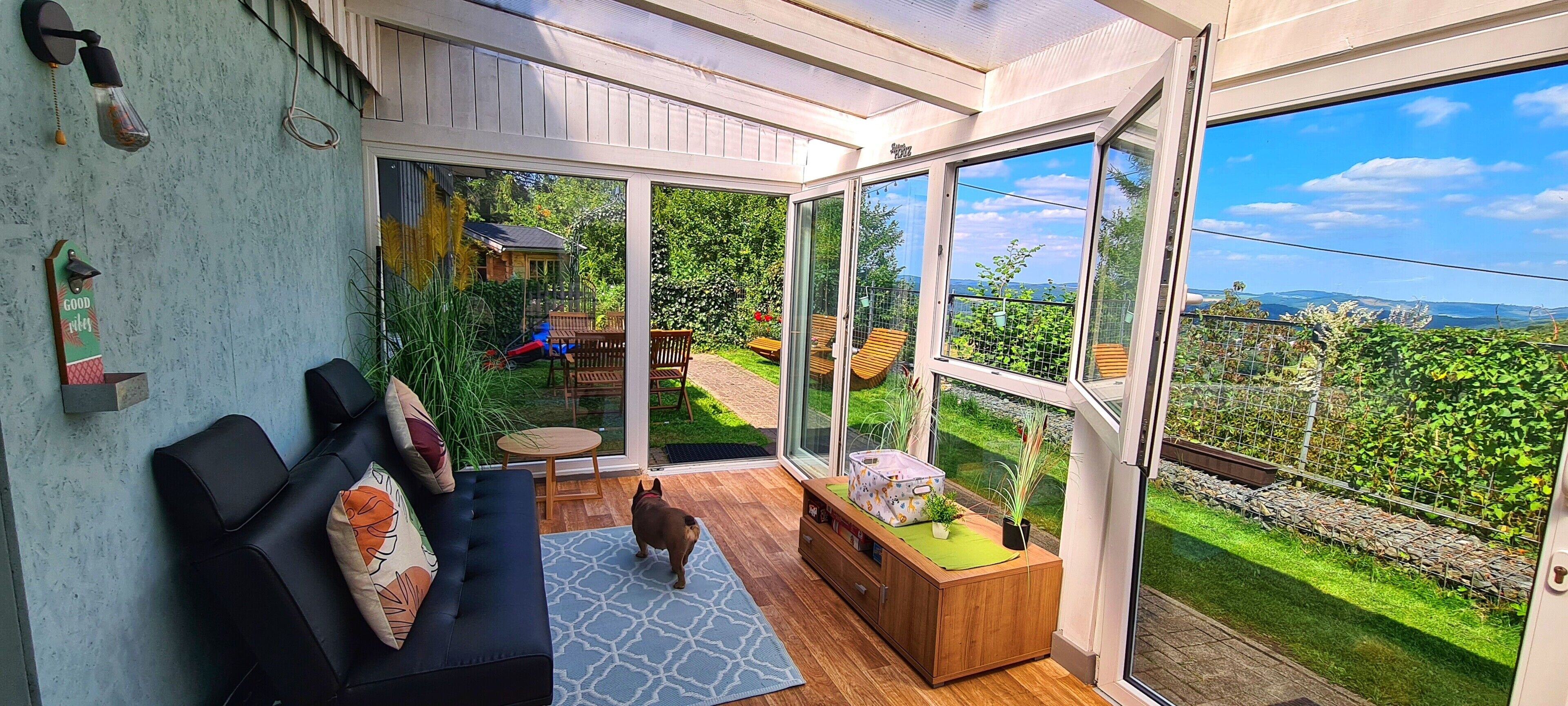 Fernseher, Kamin, DVD-Player