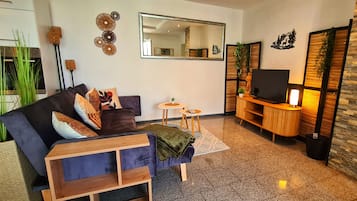 Fernseher, Kamin, DVD-Player