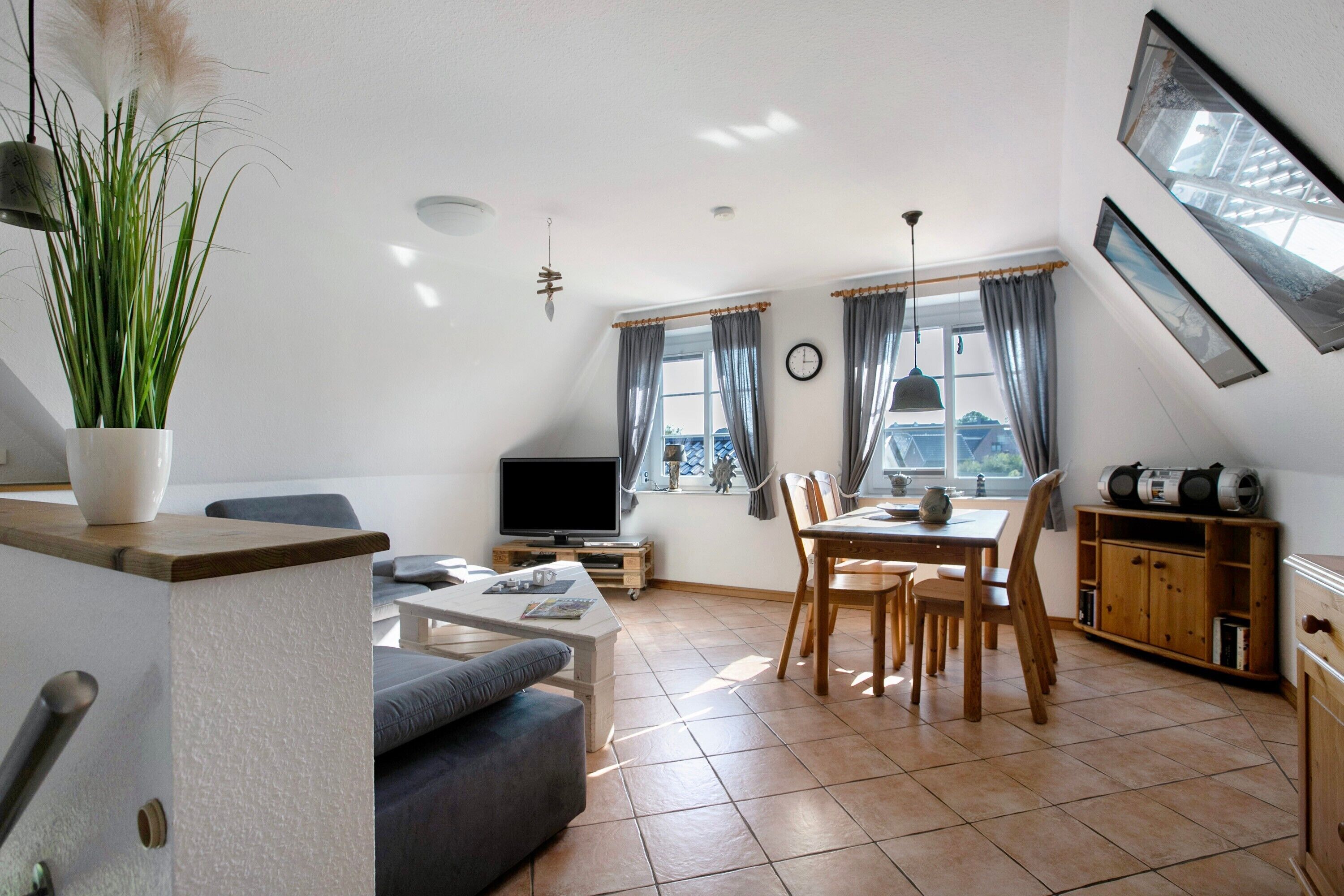 Fernseher, DVD-Player, Stereoanlage
