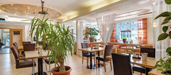 Room 13 - Double room with sofa bed with mountain view, shared terrace and Wi-Fi
