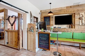 Lobby - Room 'Zimmer 3 - Doppelzimmer' with Mountain View, Shared Terrace and Wi-Fi (Breitenberg)