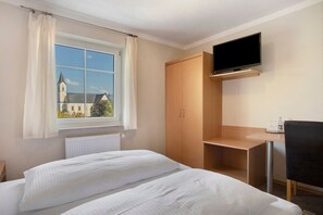 1 bedroom, free WiFi, bed sheets - Room 'Zimmer 3 - Doppelzimmer' with Mountain View, Shared Terrace and Wi-Fi (Breitenberg)