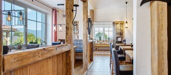 Chambre 'Zimmer 3 - Doppelzimmer' avec vue sur la montagne, terrasse partagée et Wi-Fi