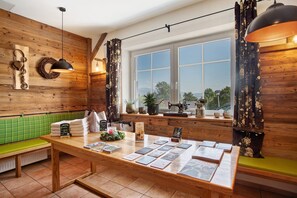 Interior - Room 'Zimmer 4 - Familienzimmer' with Mountain View, Shared Terrace and Wi-Fi (Breitenberg)