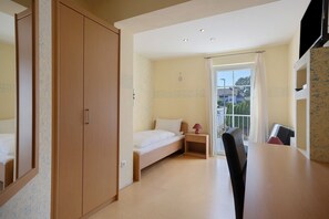 1 bedroom, free WiFi, bed sheets