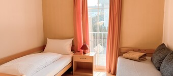 Room '10 -twin room' with Mountain View, Shared Terrace and Wi-Fi