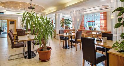 Room 12 - Double room with sofa bed with Mountain View, Shared Terrace and Wi-Fi