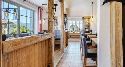 Room 15 - Double room with sofa bed with mountain view, shared terrace and Wi-Fi