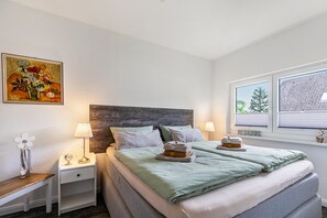 3 Schlafzimmer, Schreibtisch, Bügeleisen/Bügelbrett, kostenloses WLAN