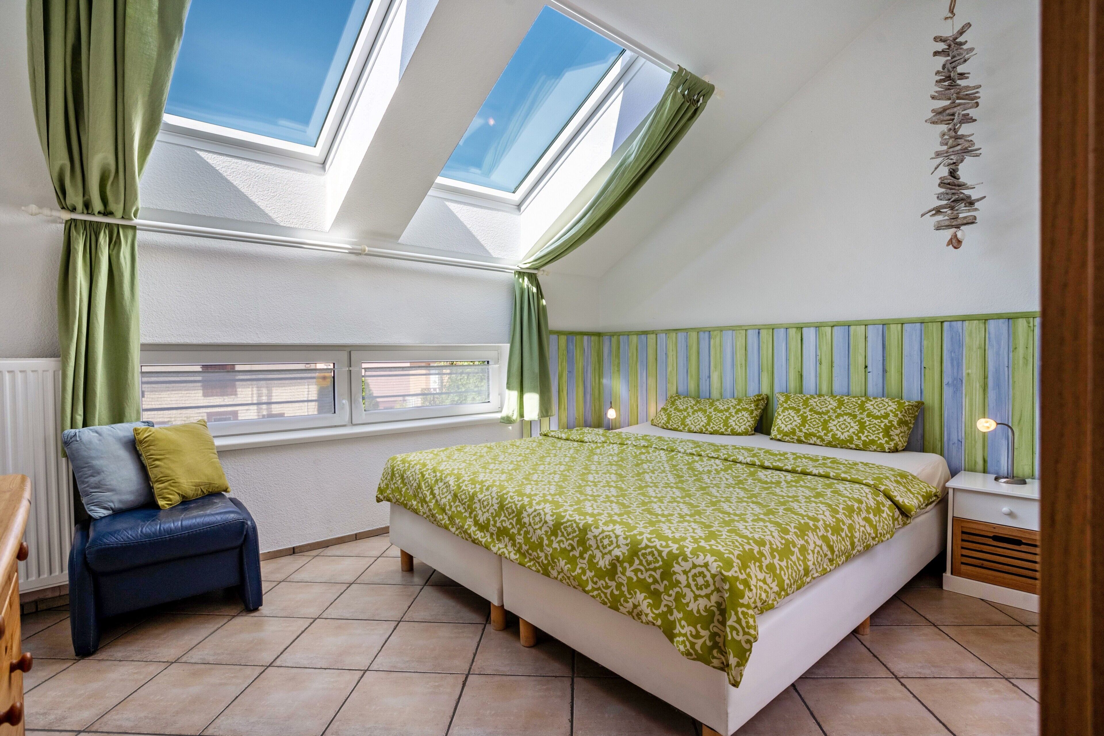 2 室のベッドルーム、WiFi (無料)、ベッドシーツ