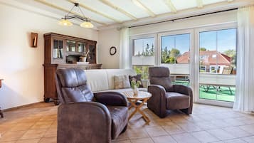 Fernseher, Kamin, DVD-Player, Stereoanlage