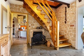 Interior - Holiday Home 'Ferienhaus Appelgarten' with Private Terrace, Private Garden and Wi-Fi (Oberuckersee)