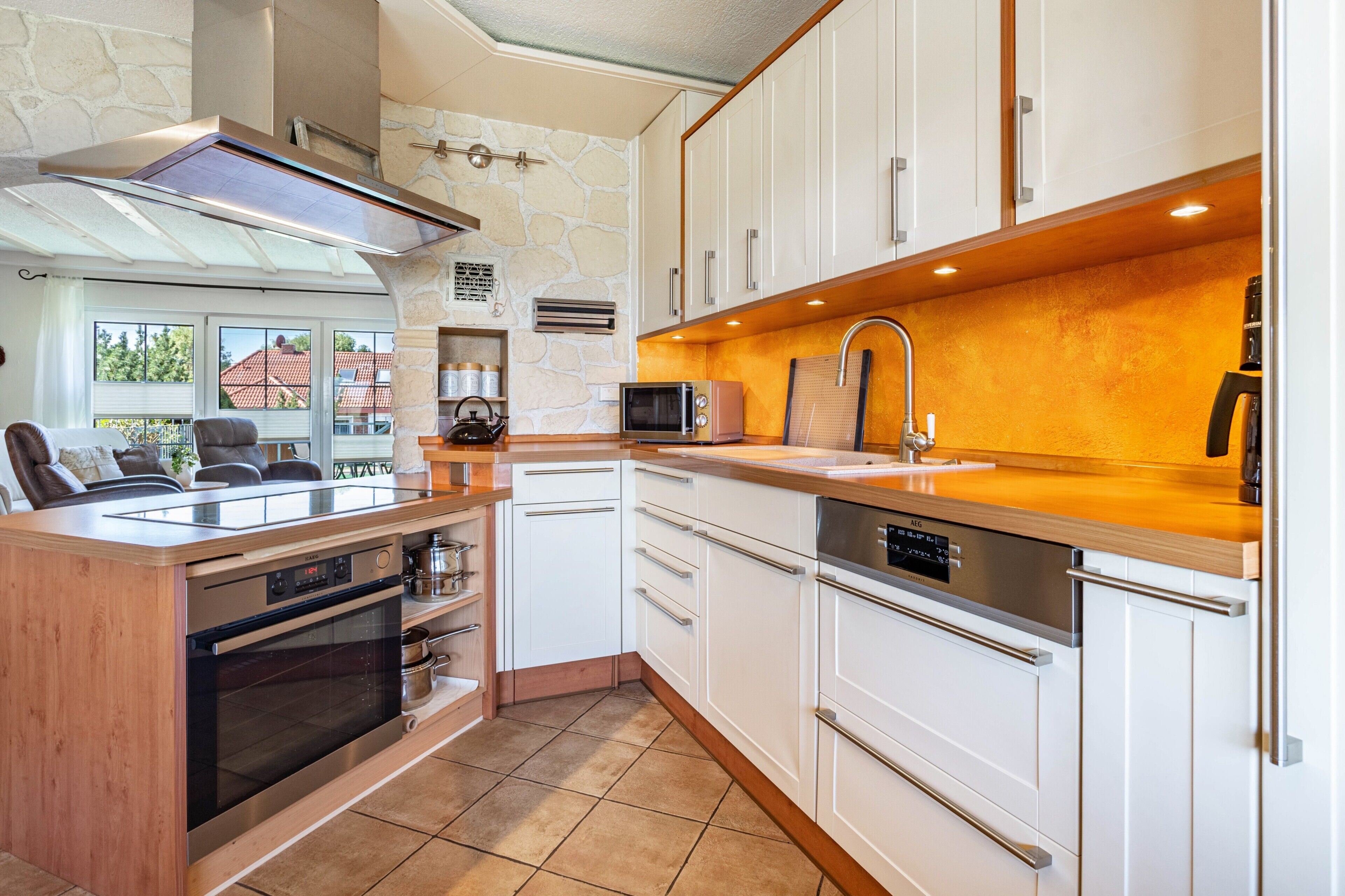 Frigorífic, microones, forn i placa de cuina 