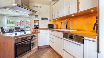 Frigorífic, microones, forn i placa de cuina