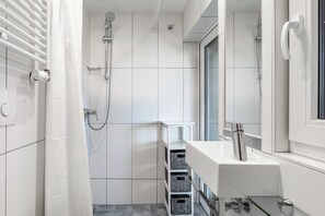 Ducha, secador de pelo, toallas