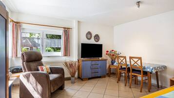 Fernseher, Kamin, DVD-Player, Stereoanlage