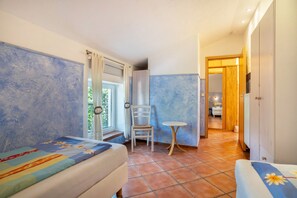 3 slaapkamers, een strijkplank/strijkijzer, gratis wifi, beddengoed