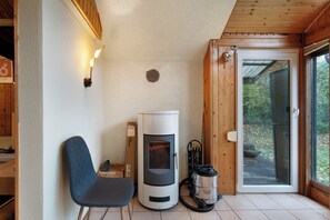 Interior - Holiday Home 'Dänisches Tiny Haus Brekendorf' with Mountain View, Private Terrace and Wi-Fi (Brekendorf)