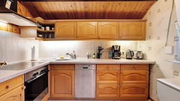Refrigerador, horno, placa de cocina, lavavajillas