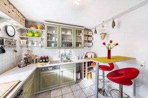 Geladeira, fogão, cooktop, lava-louças