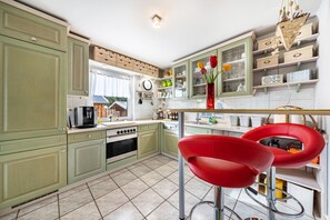 Refrigerador, horno, placa de cocina, lavavajillas