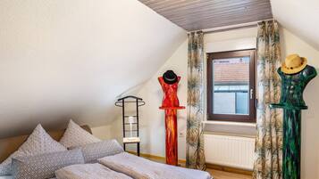 1 bedroom, bed sheets