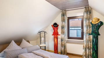 1 bedroom, bed sheets