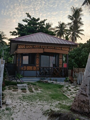 Zyrine Homestay - Seawall Side