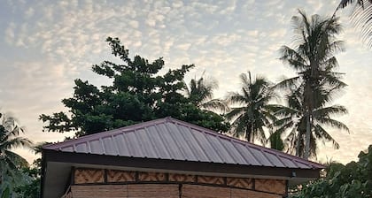 Zyrine Homestay - Seawall Side